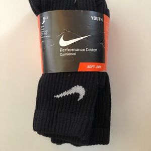 Youth Nike black crew socks 3y-5y NWT